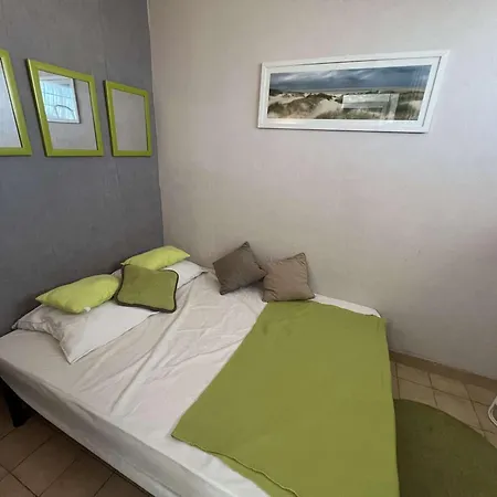 T2 A Valras-plage, 4 Pers, A 30m De La Plage, Parking Prive, Cuisine Equipee - Fr-1-701-74
