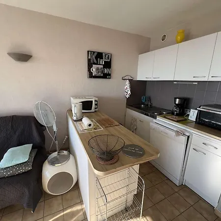 T2 A Valras-plage, 4 Pers, A 30m De La Plage, Parking Prive, Cuisine Equipee - Fr-1-701-74